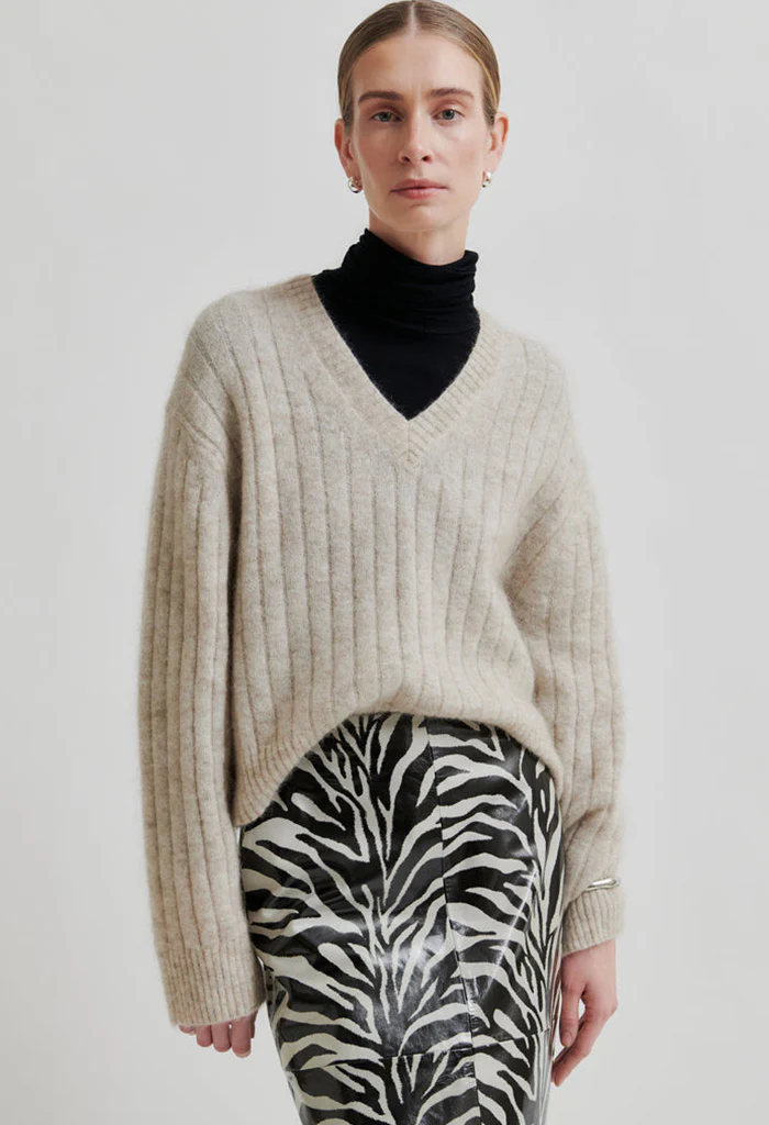 Brooky Knit V-Neck - Trench Coat - Image 3